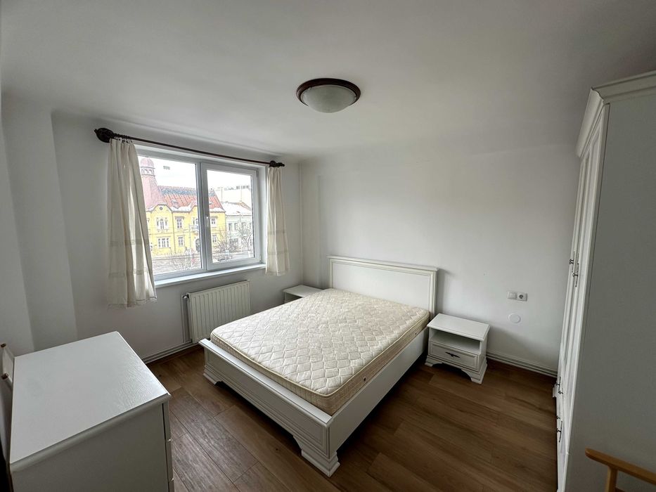 Inchiriez Apart. de 2 camere + parcare in Centru, McDonalds