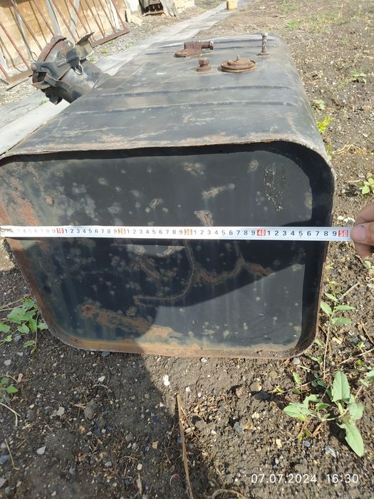 Бак топливный продам