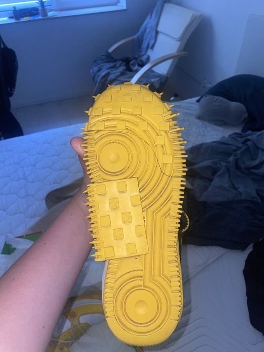 Off White x Nike Air Force 1 Mid "Varsity Maize"
