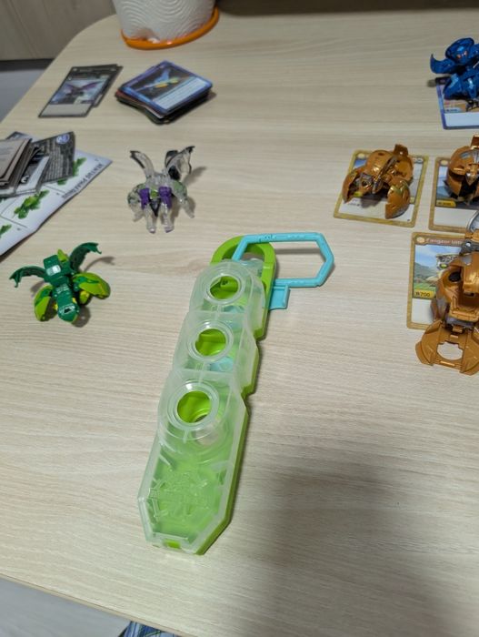 Colectie Bakugan (Bakugani, cartonase,