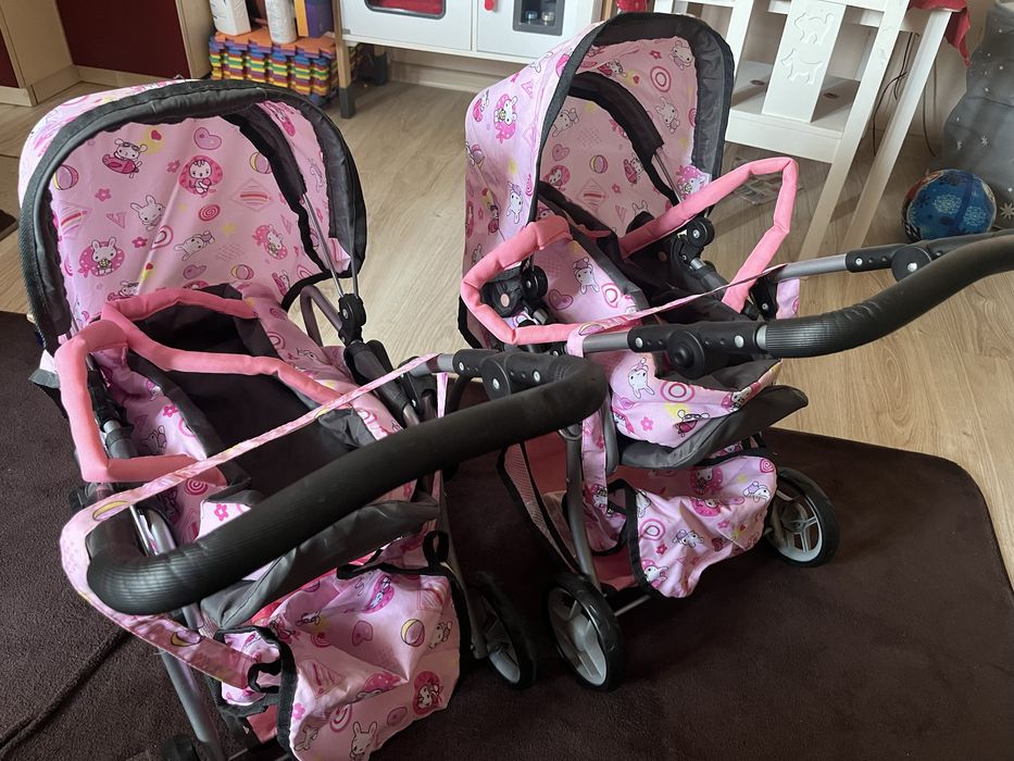 Две детски колички с едно бебе