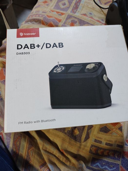 Bomaker DAB303 е преносимо дигитално радио