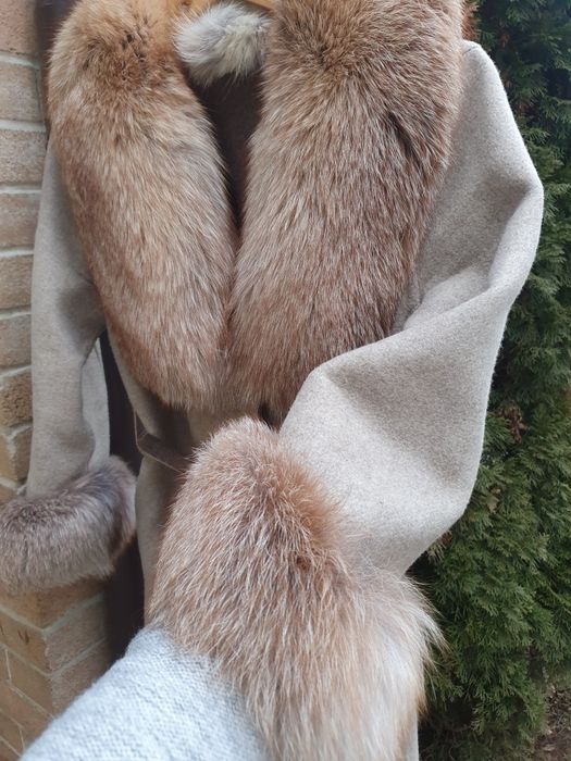 Vând palton dama  alpaka cu blana naturala marimea S