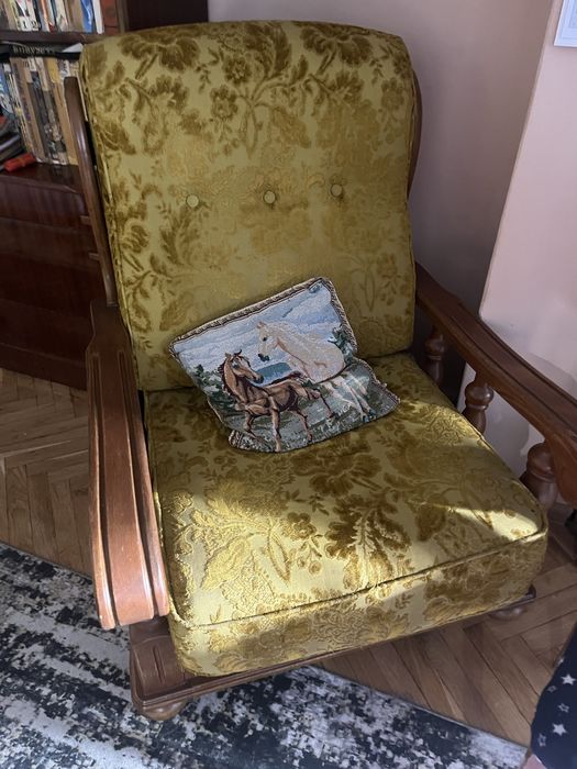 Холна гарнитура: диван тройка и кресло