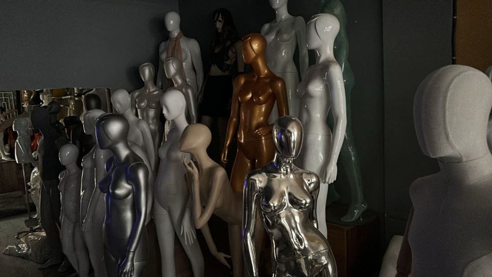 Манекени за магазини за дрехи