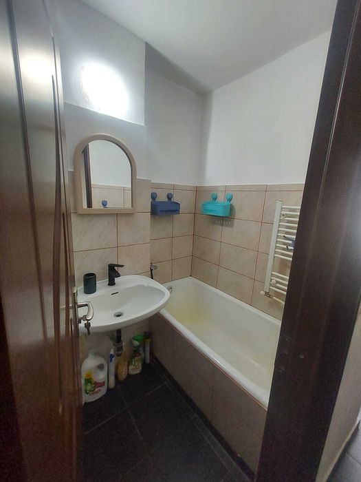 Închiriez garsonieră