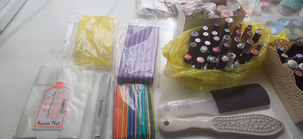 Продам для мастера маникюра