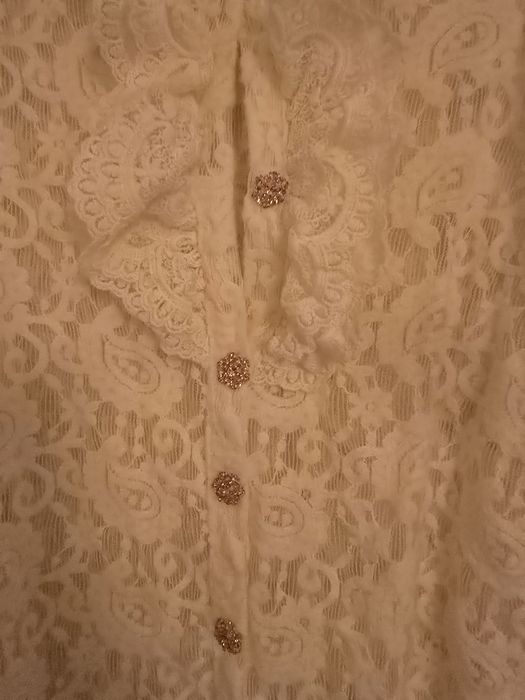 Риза  от плътна дантела