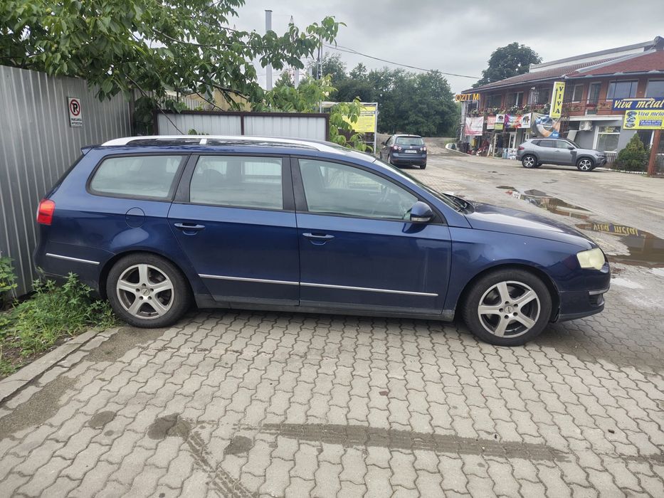 Vând Volkswagen Passat B6