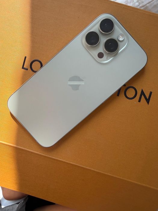 Продам iphone 16 pro