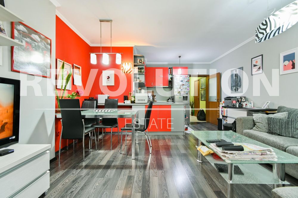 Продава се Тристаен апартамент в София, Младост 4 - 120 кв.м за 1254 €/кв.м - Снимка #2