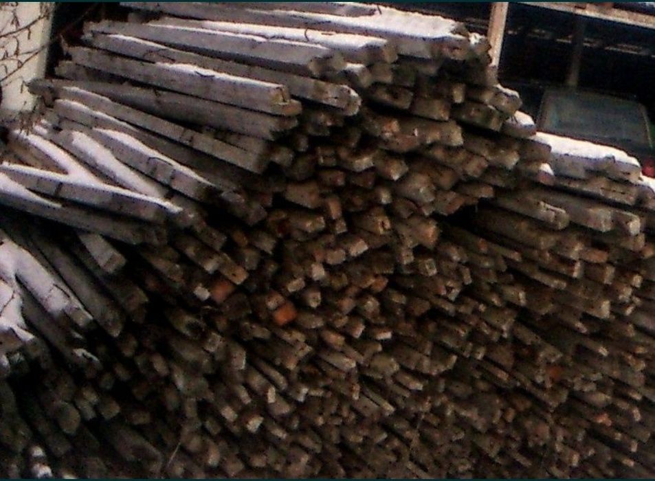 Piatră, cărămidă, grinzi, rigle, stâlpi/țăruși/uluci de gard, popi