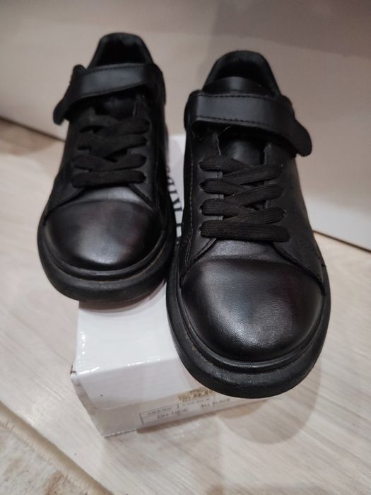 Черни кожени обувки за момиче,34 номер,стелка 21,5 см