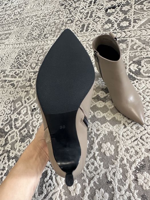 Продам аболютно новые кожаные ботильоны