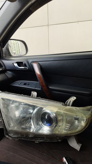 Продам оригинал левый фар Тойота хайландер 2012 г рестальник