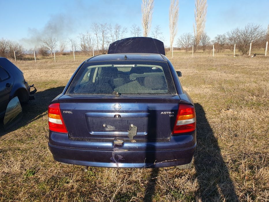 Opel Astra 1.6 на части