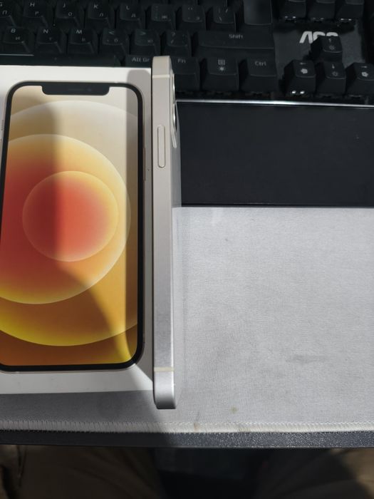 Продам Iphone 12 64Gb белый