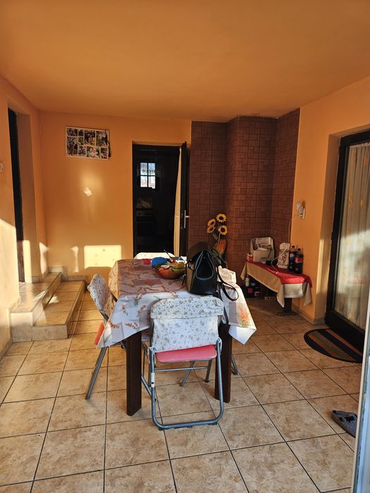 Casă 2 familii / firmă + livadă, 1700 mp teren, lângă Satu Mare – 129.900 €