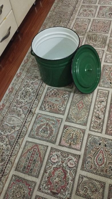 Кастрюли домашние. Эмалированная и алюминиевая