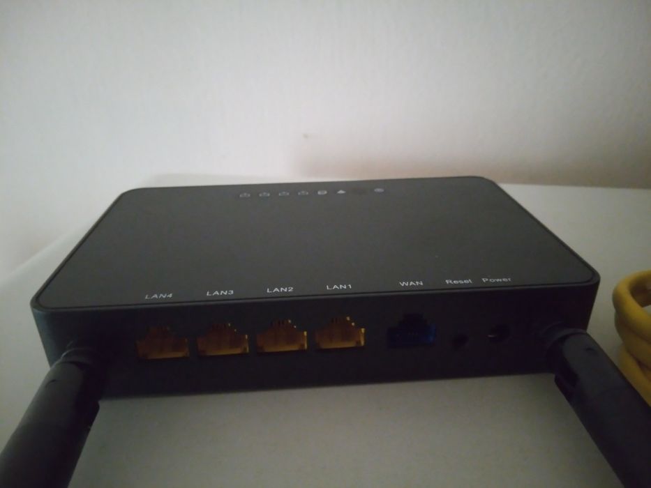 Wi-Fi рутери / суич (Ethernet switch)