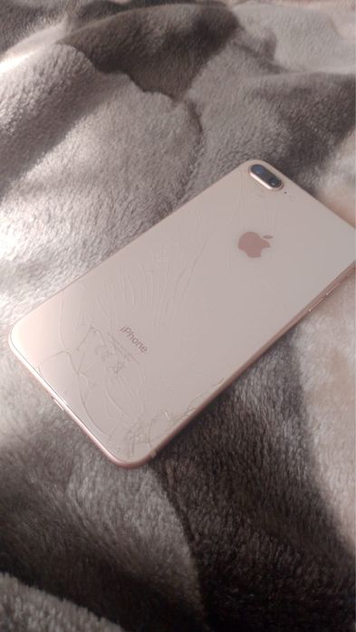 iPhone 8+.с коробеой