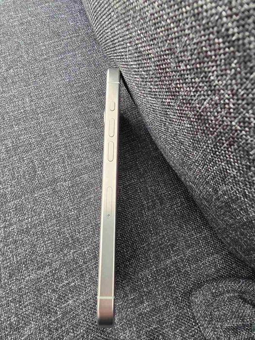 iPhone 15 pro и Apple Watch SE