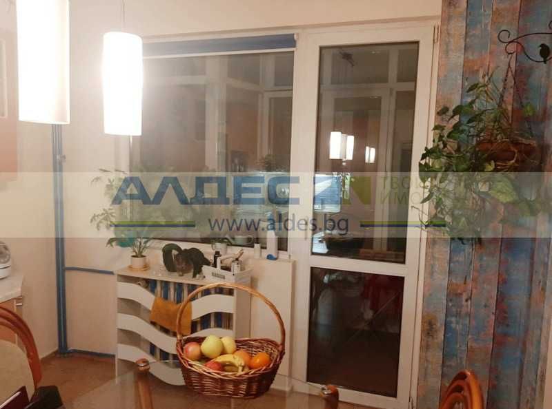 Отдава се обзаведен тристаен ап. в Оборище!