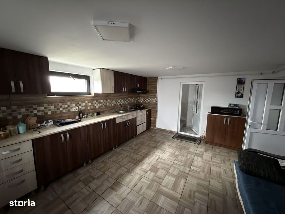 Casa D+P+E la intrare in Curtesti