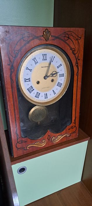 Часы разных времен.