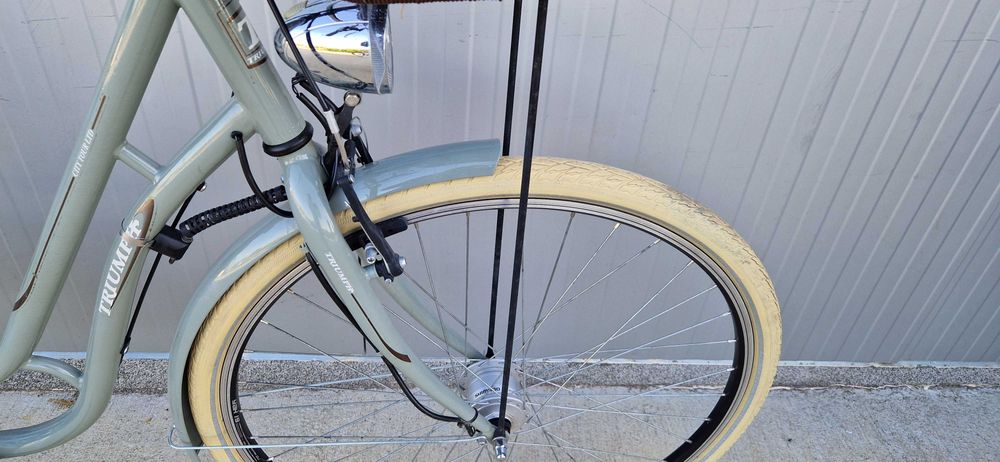 Дамски велосипед Triumph колело с кошница 28"