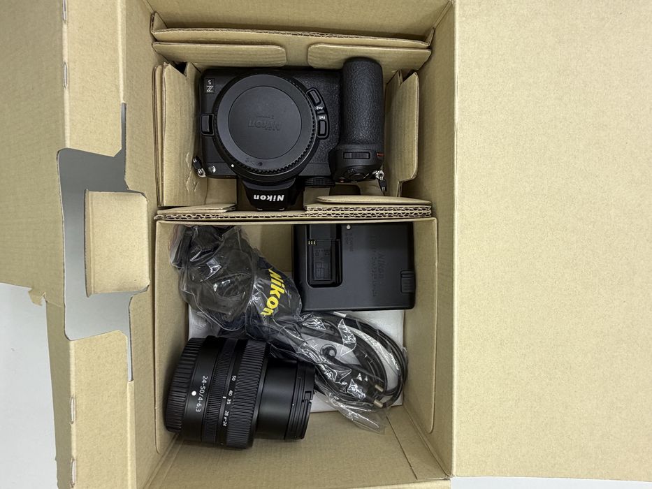 Aparat foto Mirrorless Full-Frame Nikon Z5 Kit cu Obiectiv NIKKOR Z 24-50mm f/4-6.3 WiFi Bluetooth Doar cateva cadre Ca nou