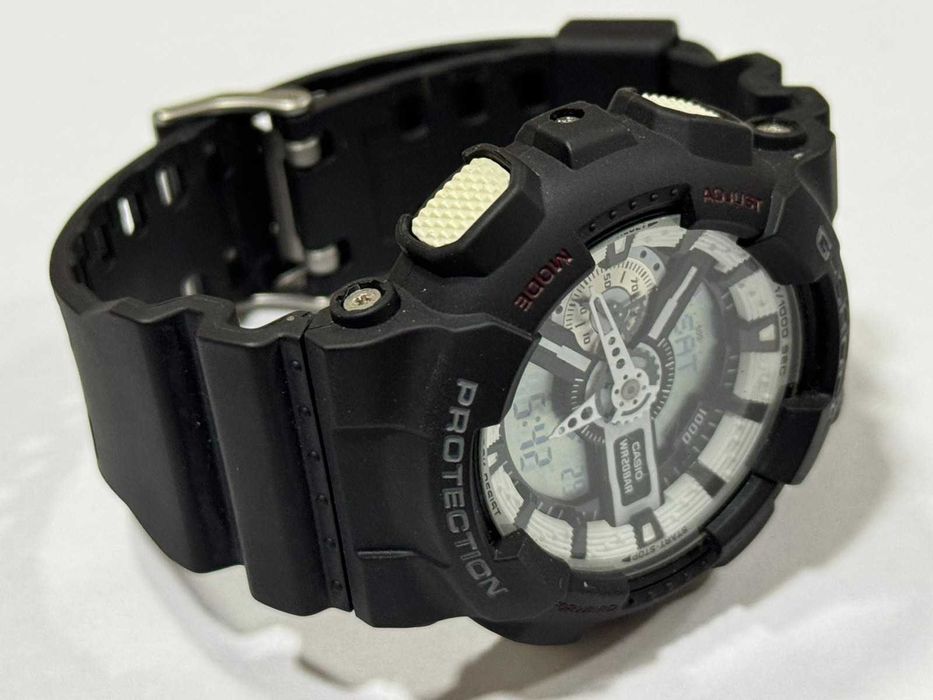 Часовник Casio G-Shock GA-110BW
