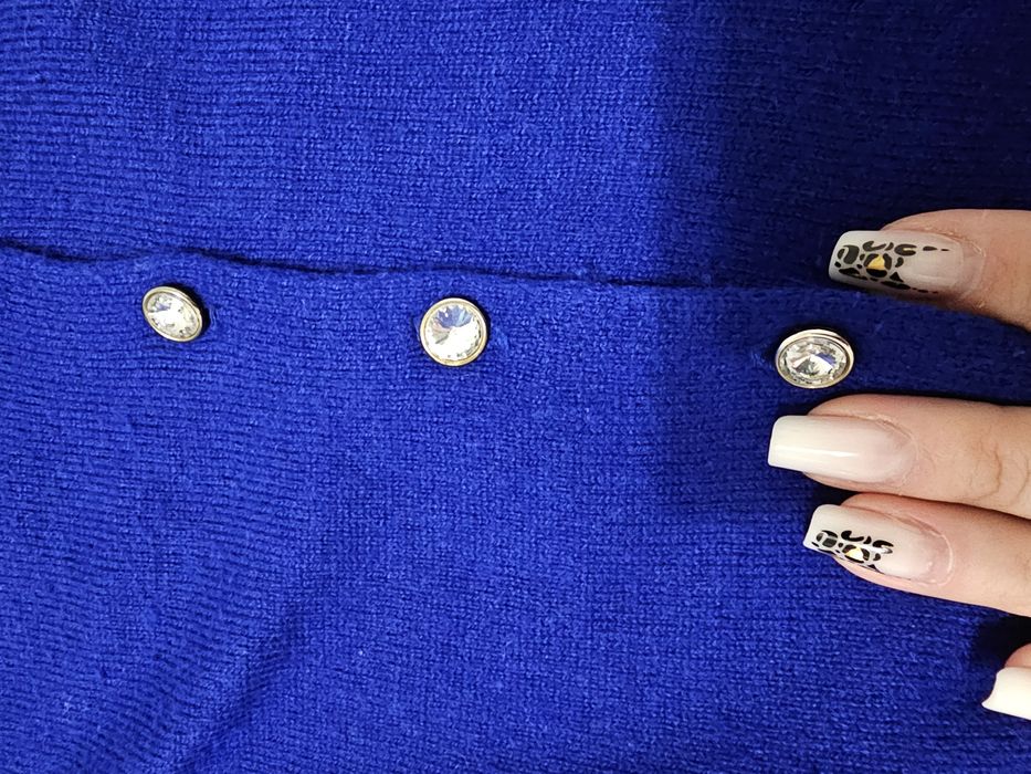 Cardigan cu nasturi bijuterie