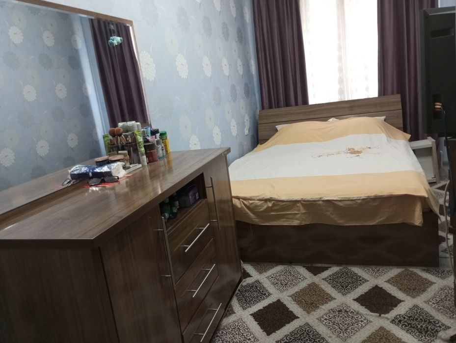 Дом срочно сотилади Эшонгузар (Райсентр) 4 хоналик 1- этаж