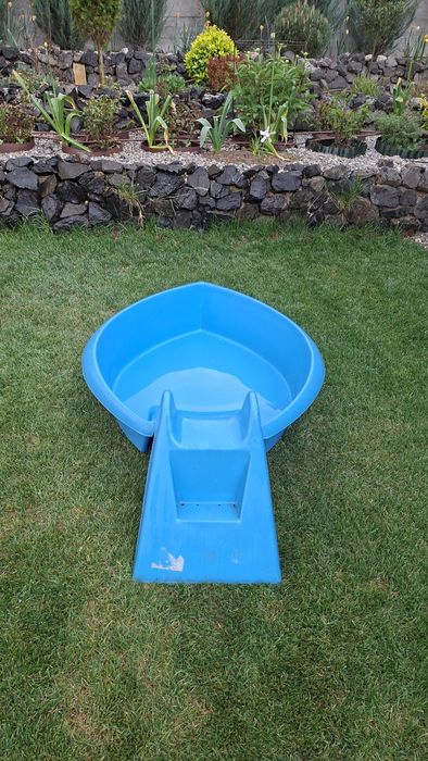 Piscina cu tobogan pentru copii