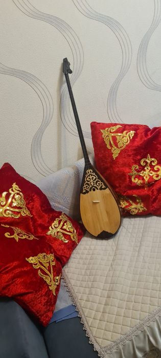 Домбыра музыкальный