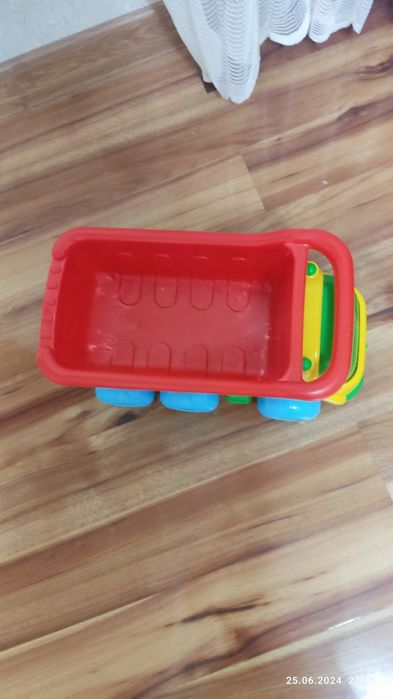 Продам игрушки 2 машины