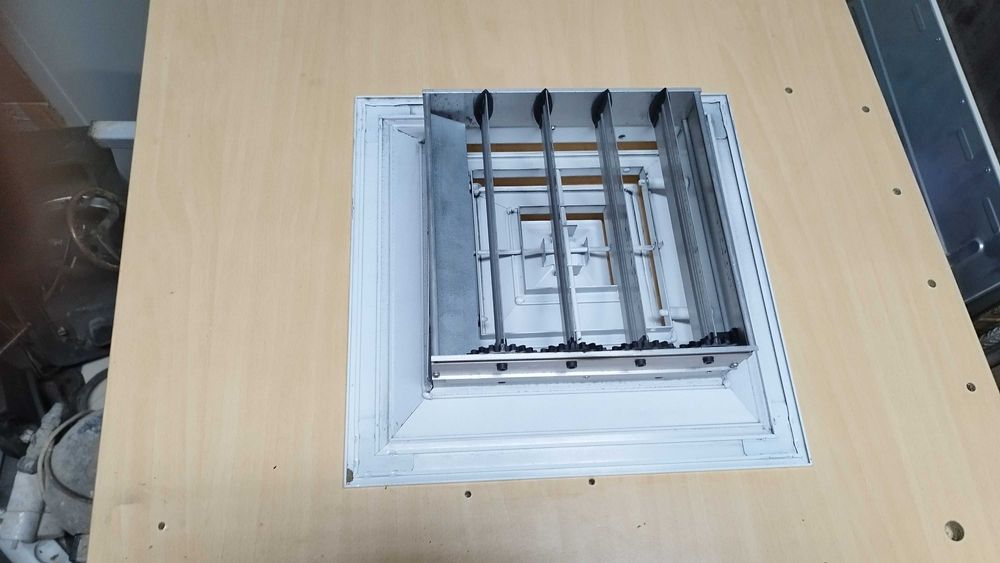 Таванна решетка - Алуминиев дифузор за въздуховоди 30/30см 4+1бр