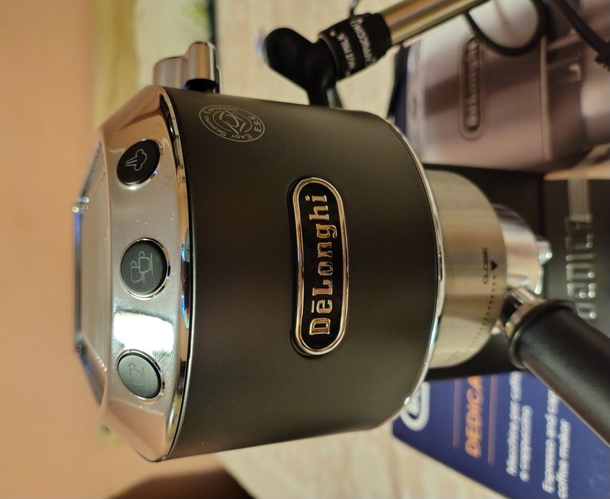 Espressor manual De’Longhi Dedica EC 685.BK, 1300 W, 15 bari, Negru