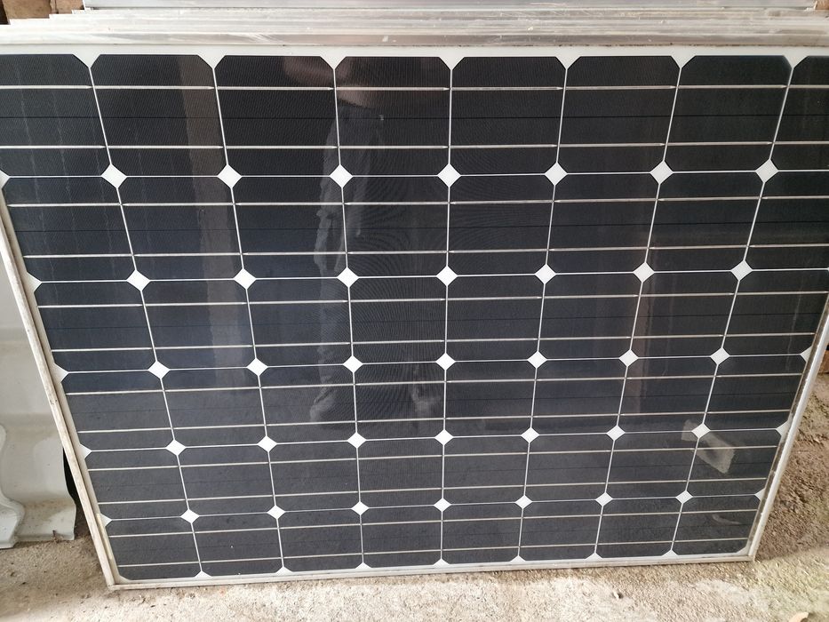 sistem solar si panouri si baterii