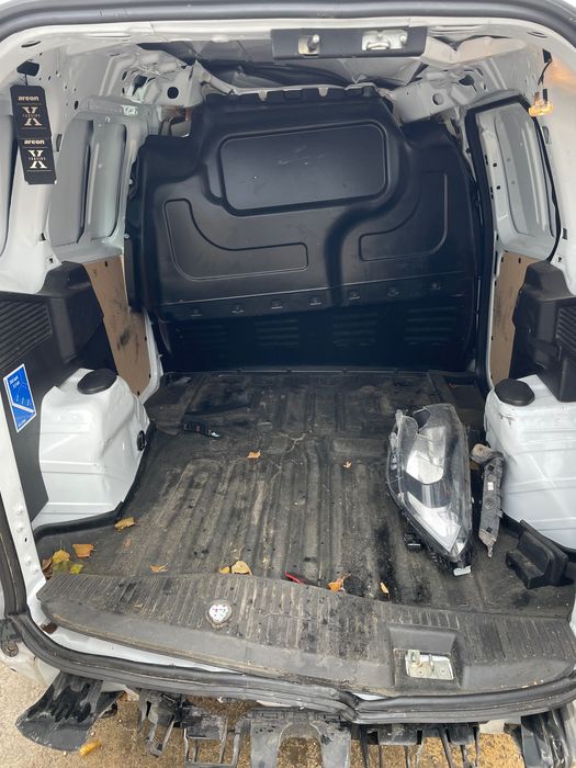 Ford Transit Courier 1.0 EcoBoost 100 кс.6 ск. двигател SFCE 32000 km.