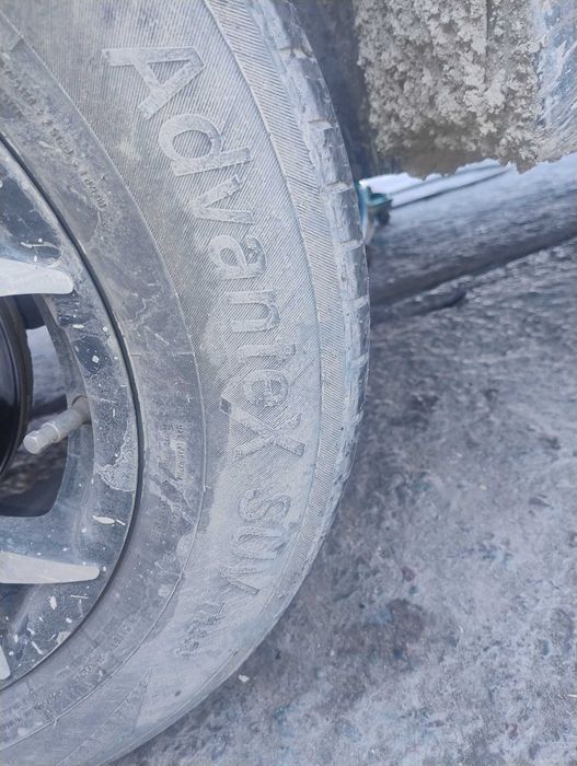 Продам две шины б/у