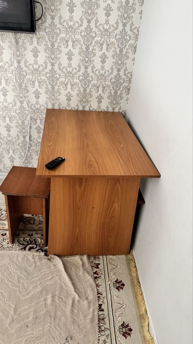 Стол кухонный