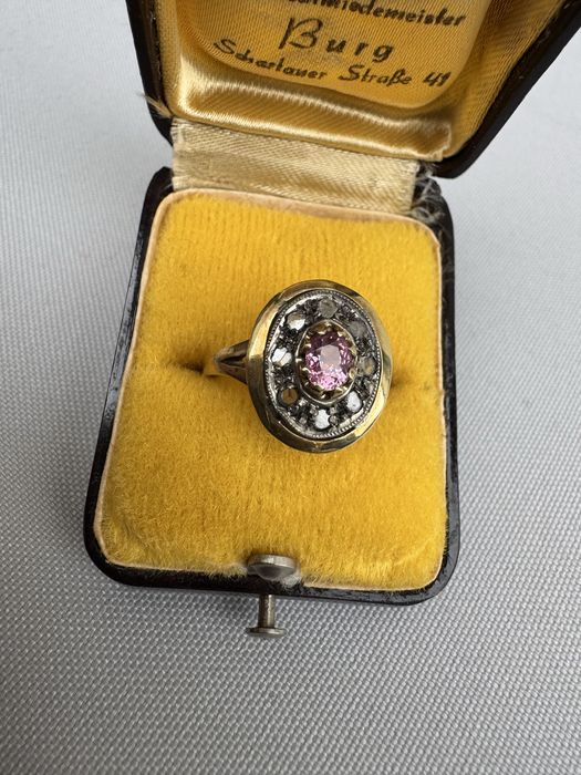 Inel aur, rubin si diamante montate in argint