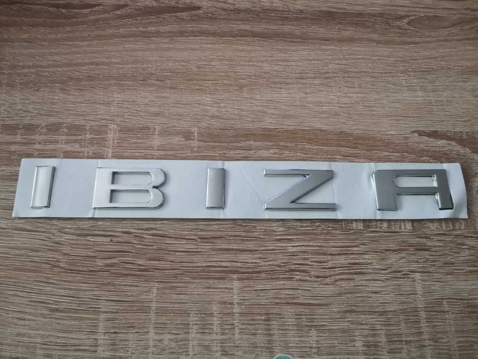 сребрист надпис Seat Ibiza стар стил