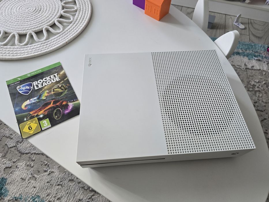 XBOX  one 1 tb .
