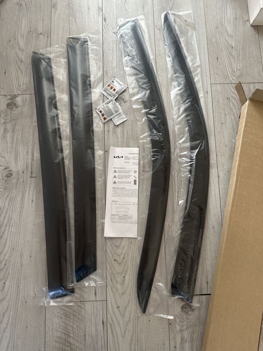 Оригинальные Делекторы боковых стекол 4 шт KIA SORENTO