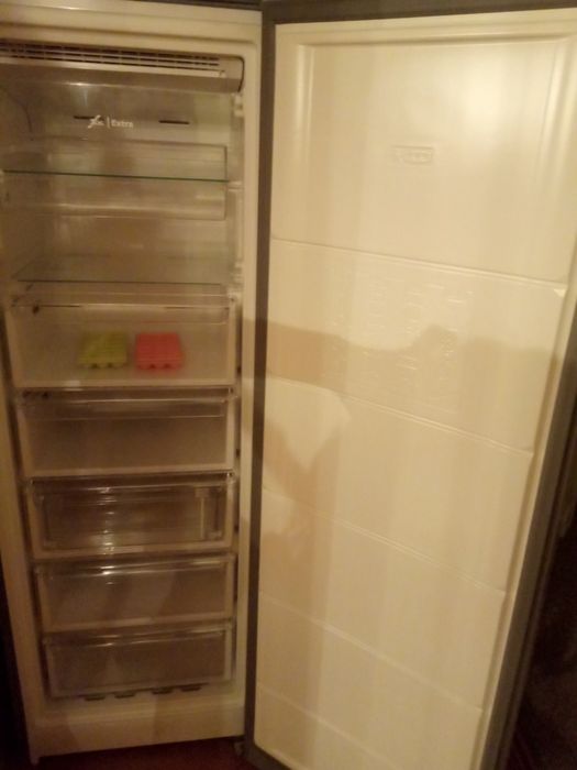Продаю морозильник