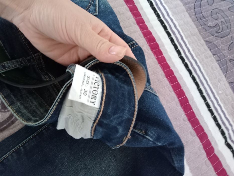 Продам женские джинсы