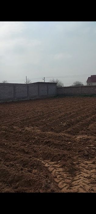 Дача сотилади...  4.5 сотихдан 2 та бор обшый 9 сотих